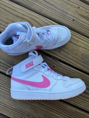 EUC Nike Girls White & Pink Mid-Top Sneakers - size 5